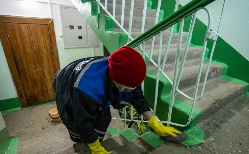 Уборщица многоэтажного дома в Новороссийске «укатила» на «Авито» чужую коляску