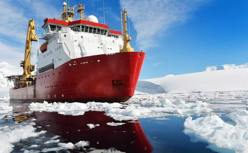 В Морском университете Новороссийска моряков научат плаванию и выживанию в арктических водах