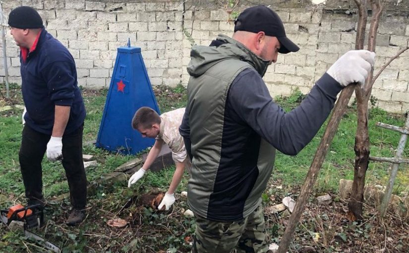 Новороссийский полицейский взял шефство над братскими могилами красноармейцев