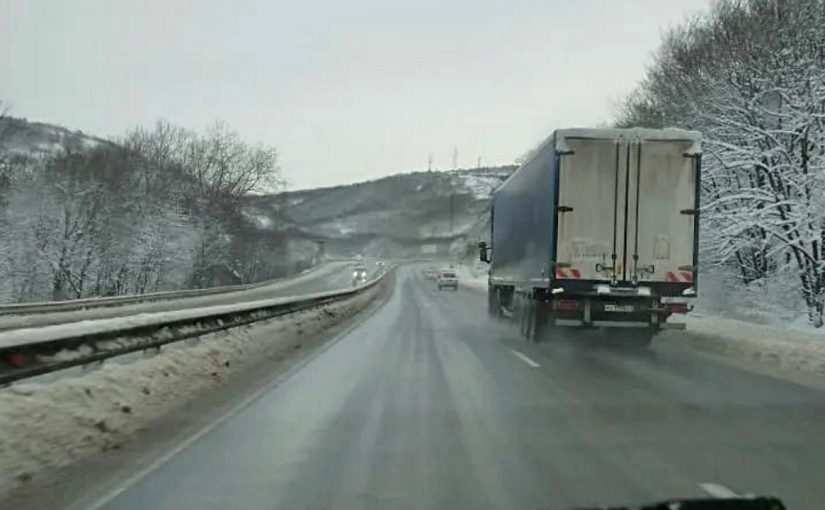 После снегопада в Новороссийске открыли федеральные трассы