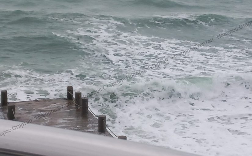 В штормовом море у берегов Анапы мужчина утонул, спасая женщину