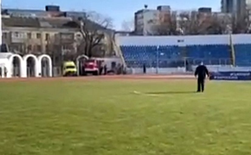 Футбольный матч в Новороссийске отменили, чтобы ветер никому не подыгрывал