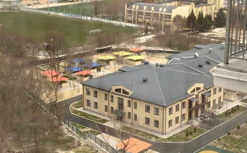 Возле Пионерской рощи Новороссийска закончено строительство детсада, против которого возражали жители