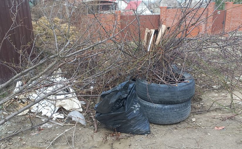 Региональный оператор, объяснил, что отходы в Новороссийске вывозят регулярно, но мусорить стали больше