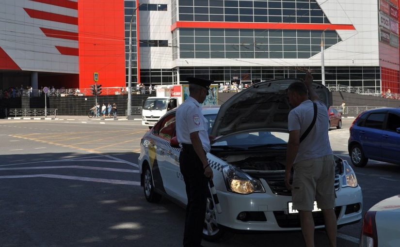 В Новороссийске проверяют таксистов на легальность работы
