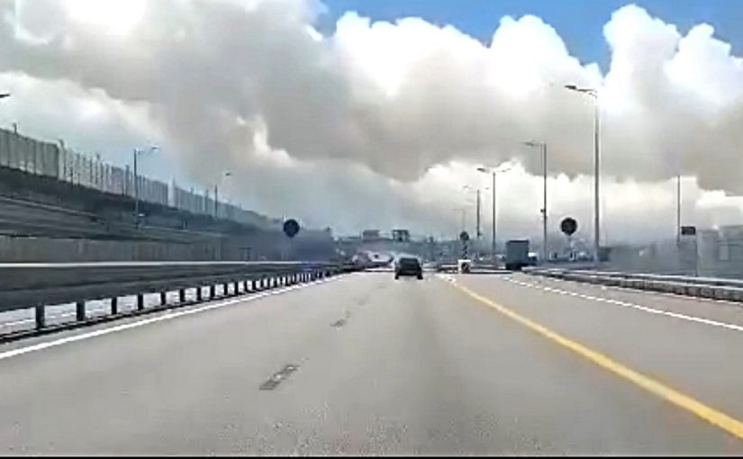 Почему на Крымском мосту перекрыли движение на Новороссийск и было много дыма