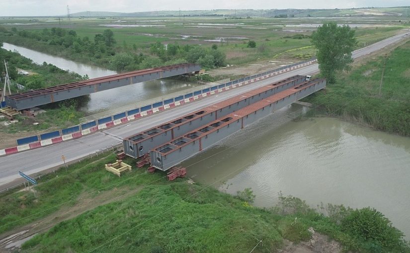 На трассе Новороссийск — Керчь построили два моста