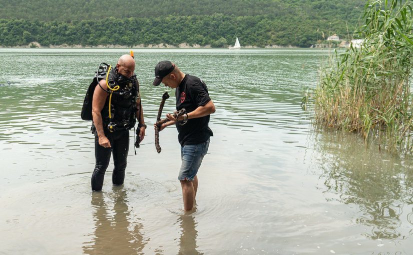 Поисковики Новороссийска хотят измерить глубину озера Абрау и найти затопленные бочки с вином