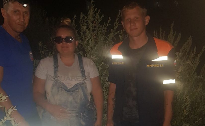 В Новороссийске спасатели вытащили девушку из оврага