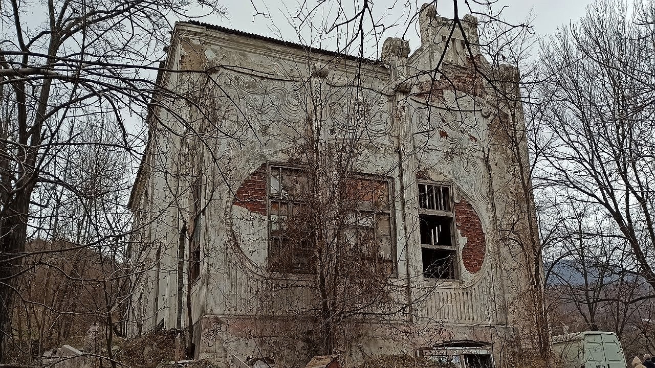 В Новороссийске сгорела барская дача, так и не ставшая исторической  достопримечательностью | Новорос Стартап