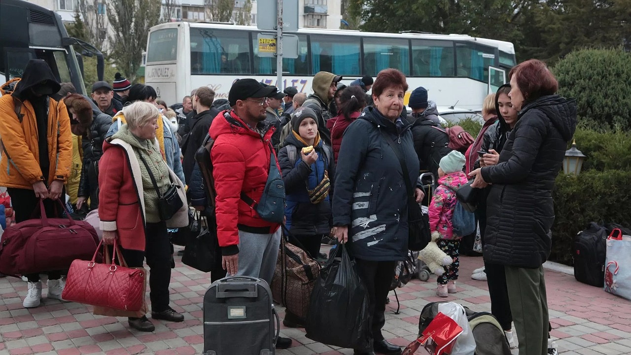 В Анапе многодетным семьям из Херсона вручили жилищные сертификаты | Новорос Стартап