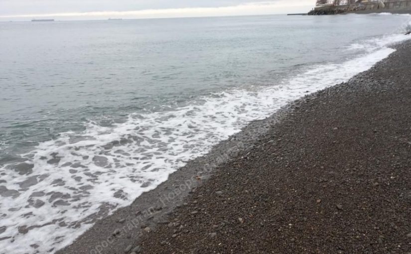 После крушения сухогруза под Новороссийском, нефтепродукты могут оказаться на местных пляжах