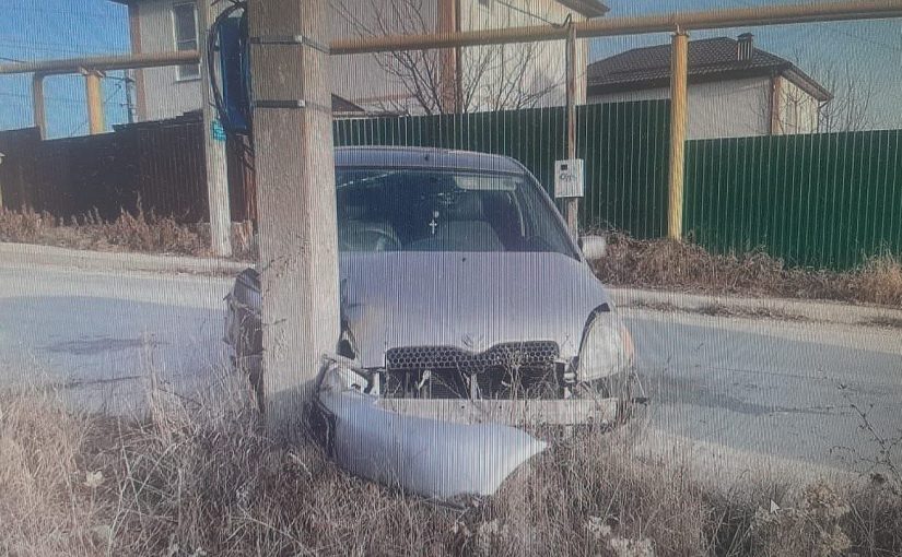 В Новороссийске автомобиль врезался в ЛЭП — пострадал ребенок