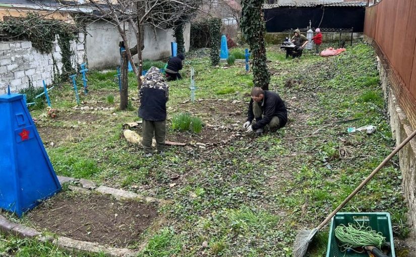 На заброшенном кладбище в Новороссийске нашли 7 новых могил красноармейцев