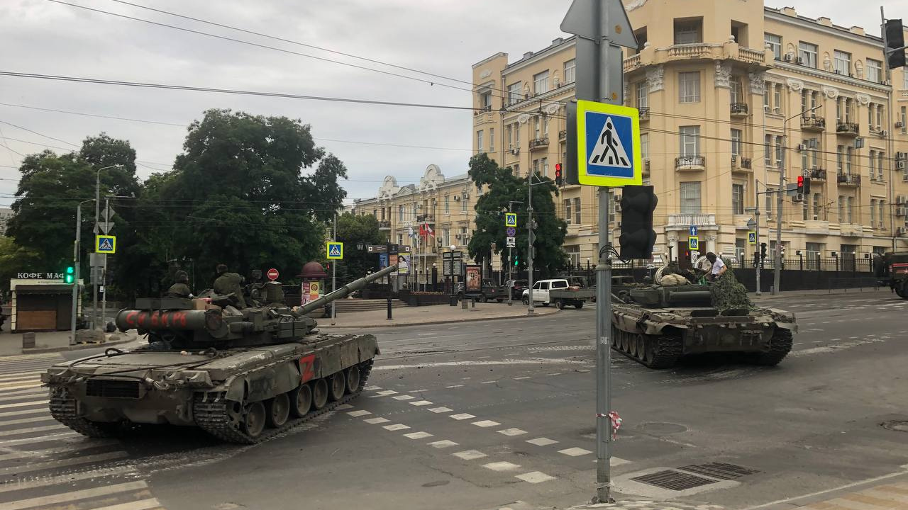 Жителям Ростова-на-Дону не рекомендовали выходить из дому; в