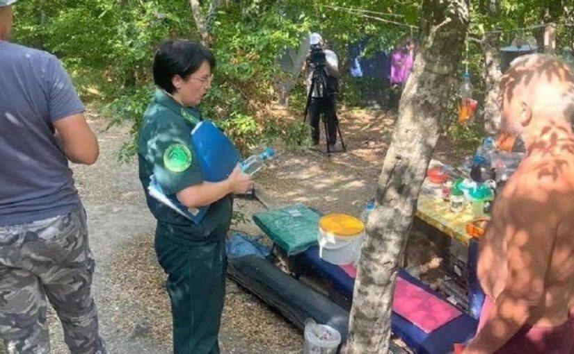 В районе Абрау-Дюрсо оштрафовали туристов с мангалами